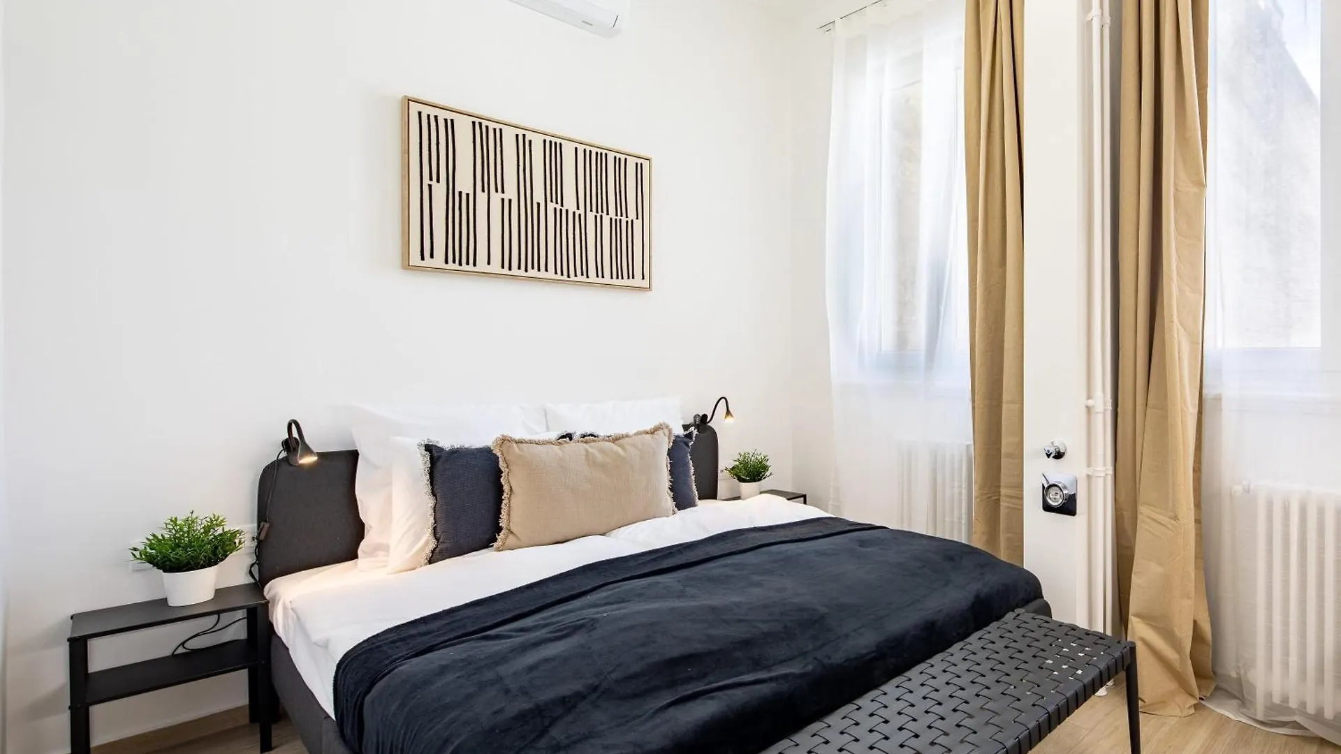 Central - Stylish New Studio - Ac location